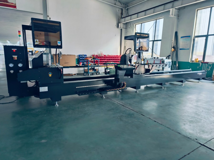 saw.jpg de inglete doble CNC saw.jpg de inglete doble CNC