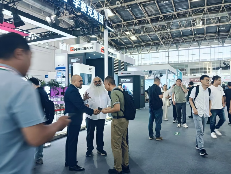 1748841456861274.jpg máquina de ventana de aluminio.jpg